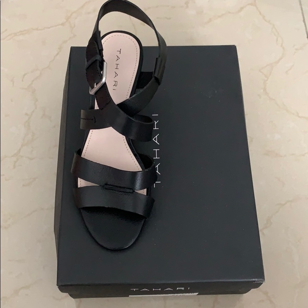 Tahari Valen shoes US 6 M Black. NEW.
